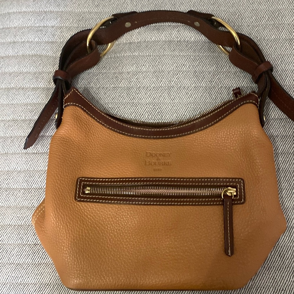 Dooney & Bourke leather shoulder purse. Small enough for all your essentials!